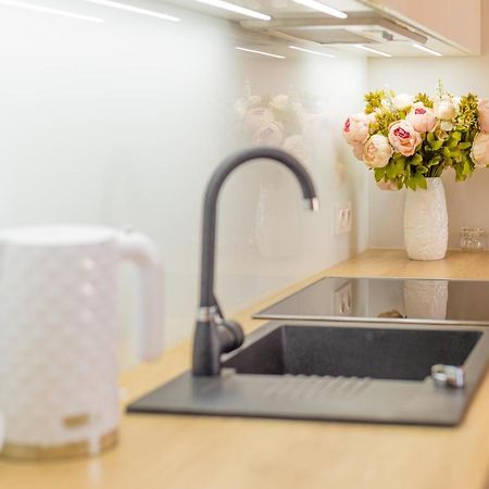 Royal Manu Apartment Netflix 우치 외부 사진